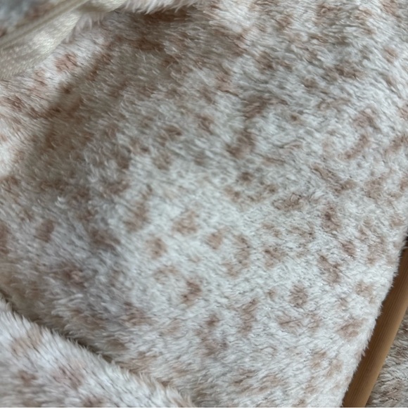 Girl's Cat & Jack Plush Pajamas Animal Print w/ Hoodie - Picture 11 of 12